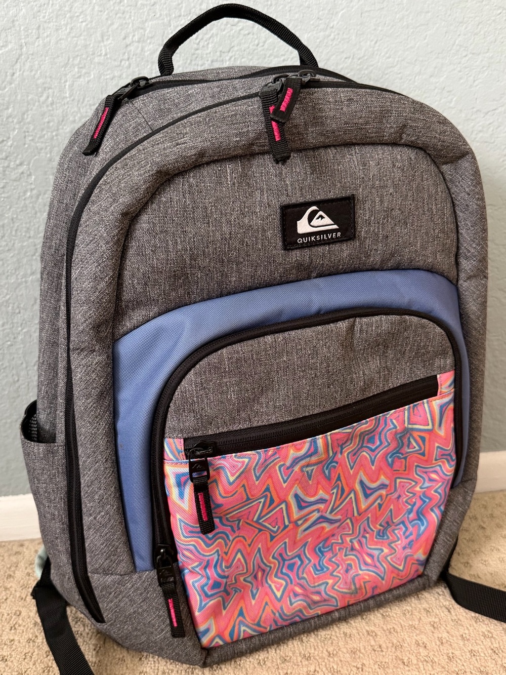 Quiksilver Gray Schoolie Cooler Backpack & Pink Patterned Pocket Laptop Sleeve